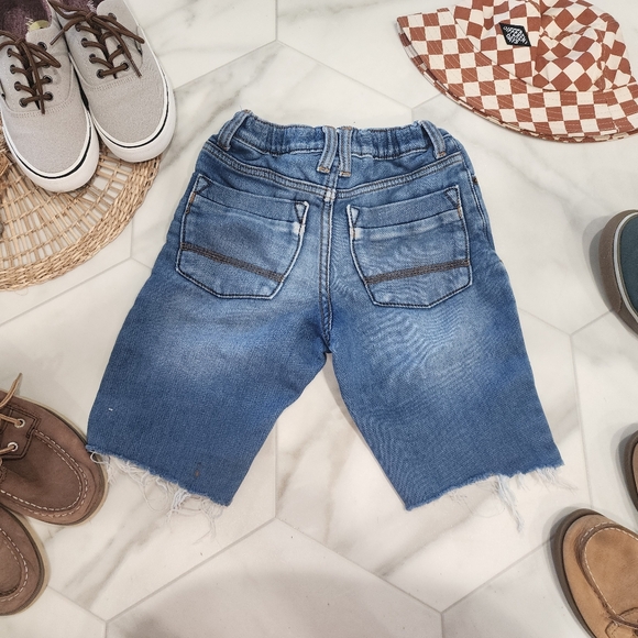 Boys size  7, [Cat & Jack] cutest distressed blue jean shorts with - Picture 7 of 10